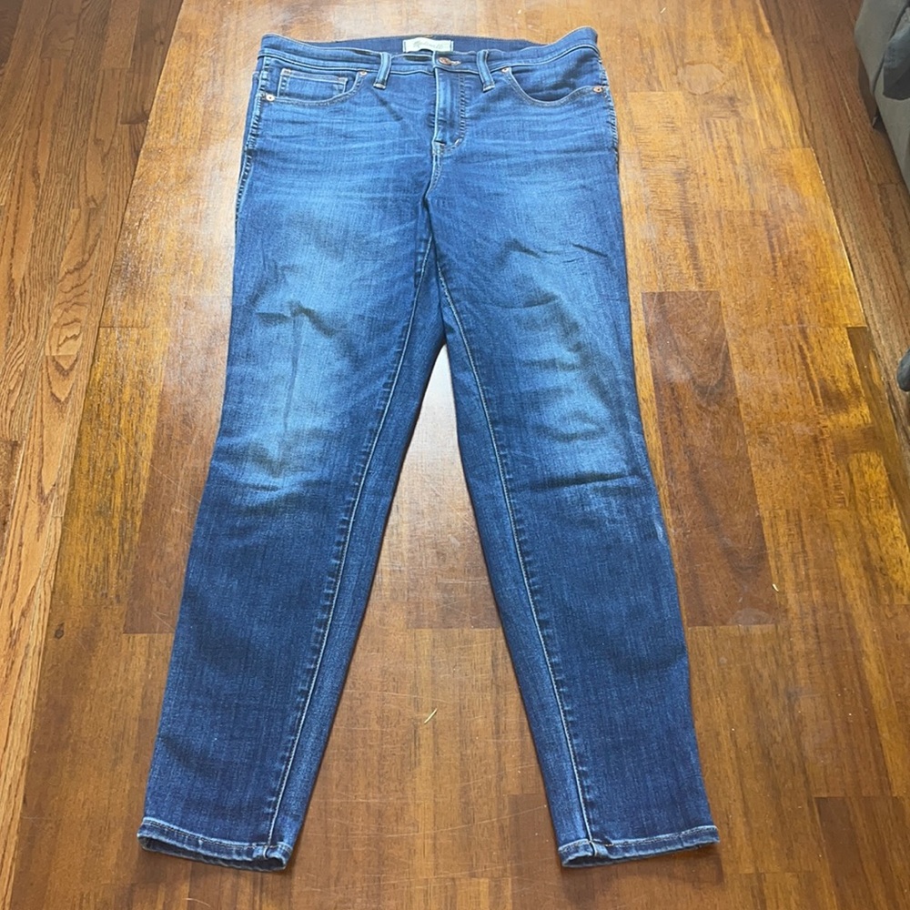 Madewell ladies 10 inch high-rise skinny jeans. Size 30. Medium blue wash